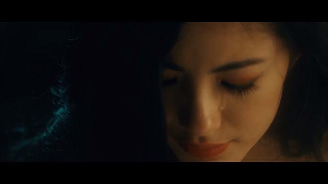 MV Người lạ ơi bản 16+: Xuất hiện nhiều cảnh nóng